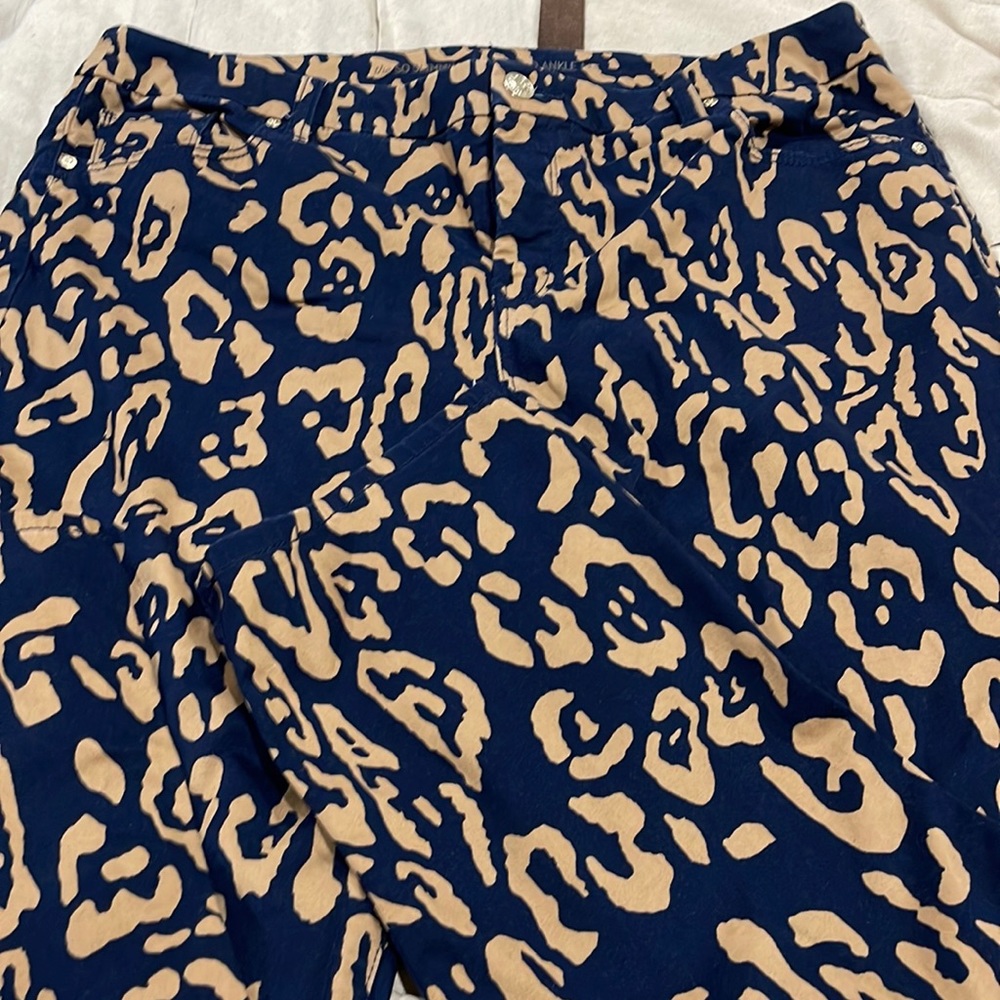 Chicos So slimming girlfriend jeans. Ankle length. Chicos 2.5 petite size.